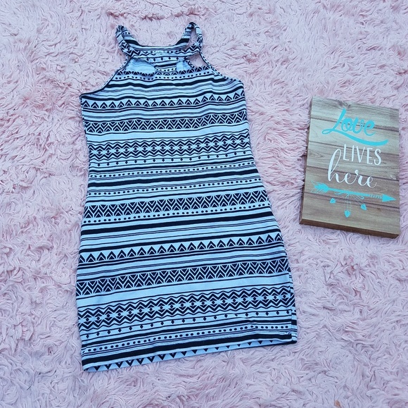 Charlotte Russe Dresses & Skirts - CHARLOTTE RUSSE DRESS BLACK AND WHITE STRIPES M